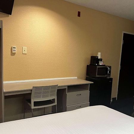 Microtel Inn & Suites By Wyndham Houston/Webster/Nasa/Clearlake Nassau Bay Exterior photo