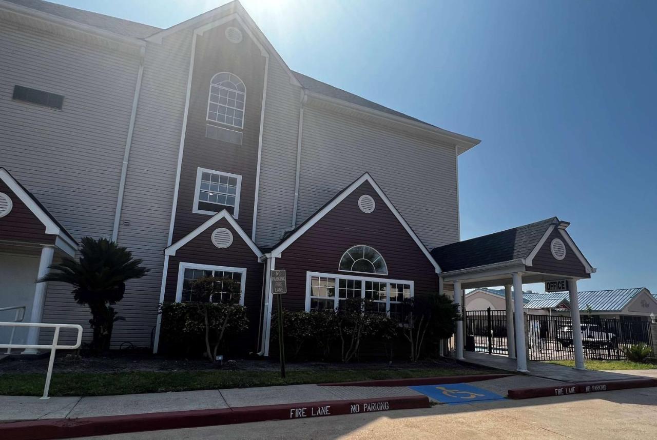 Microtel Inn & Suites By Wyndham Houston/Webster/Nasa/Clearlake Nassau Bay Exterior photo