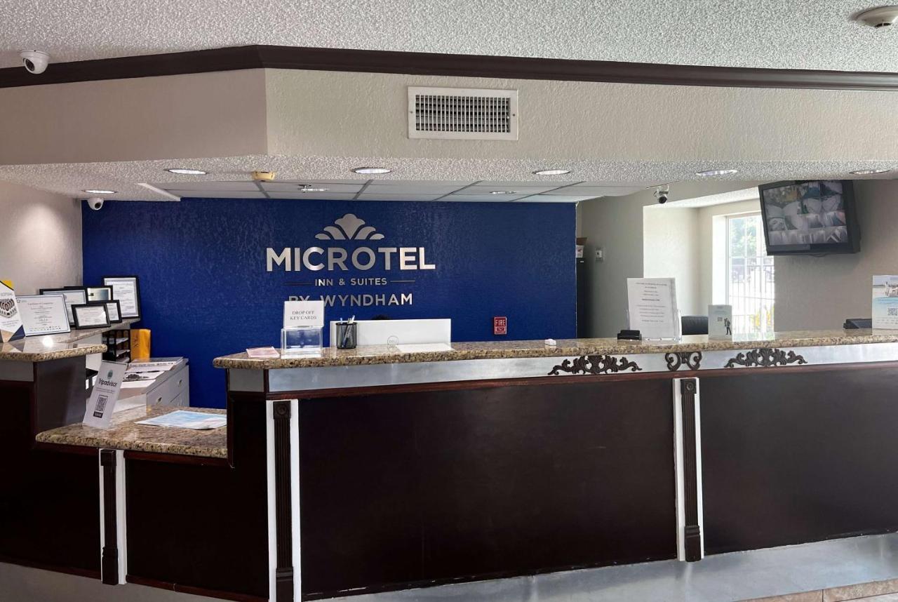 Microtel Inn & Suites By Wyndham Houston/Webster/Nasa/Clearlake Nassau Bay Exterior photo