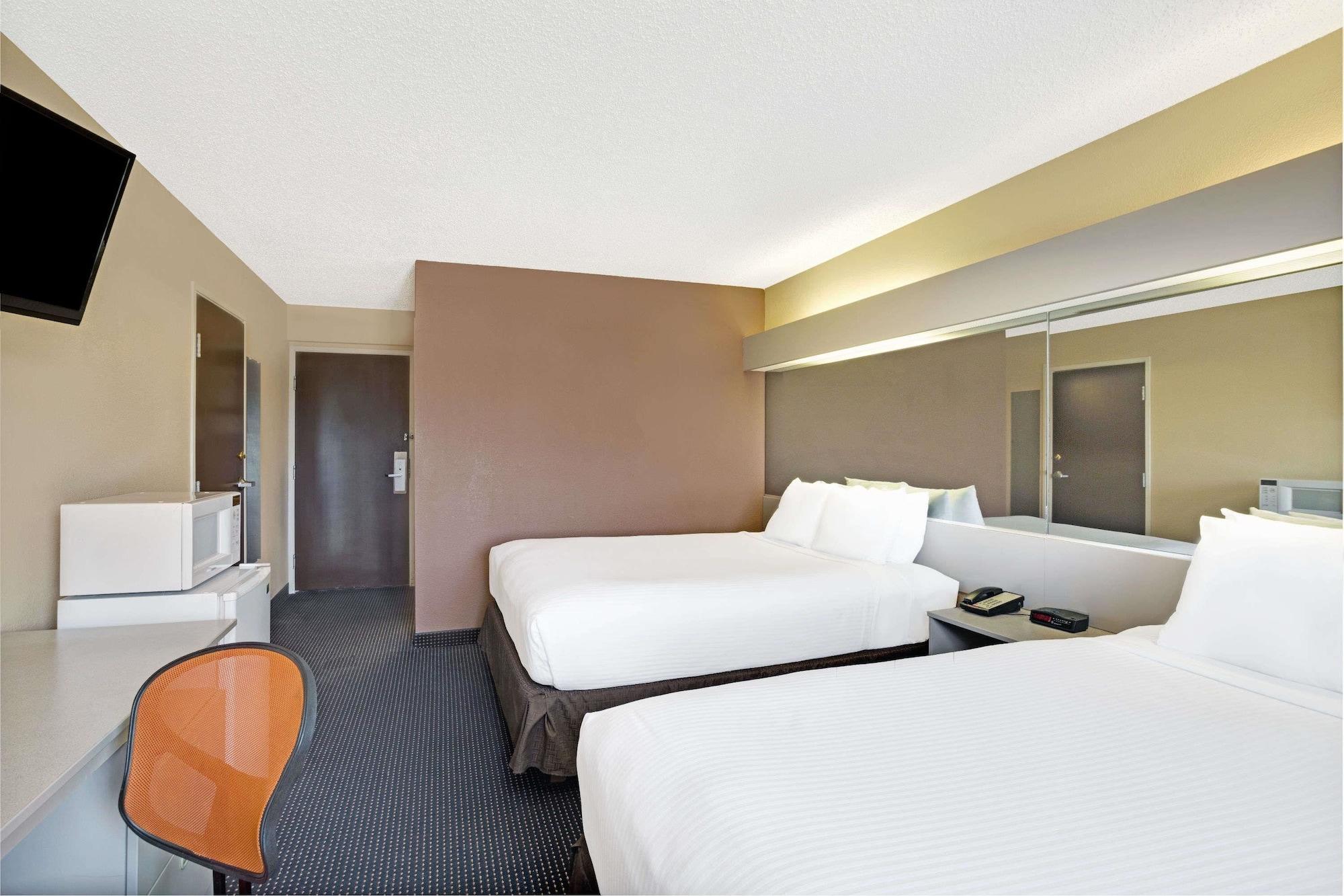 Microtel Inn & Suites By Wyndham Houston/Webster/Nasa/Clearlake Nassau Bay Exterior photo