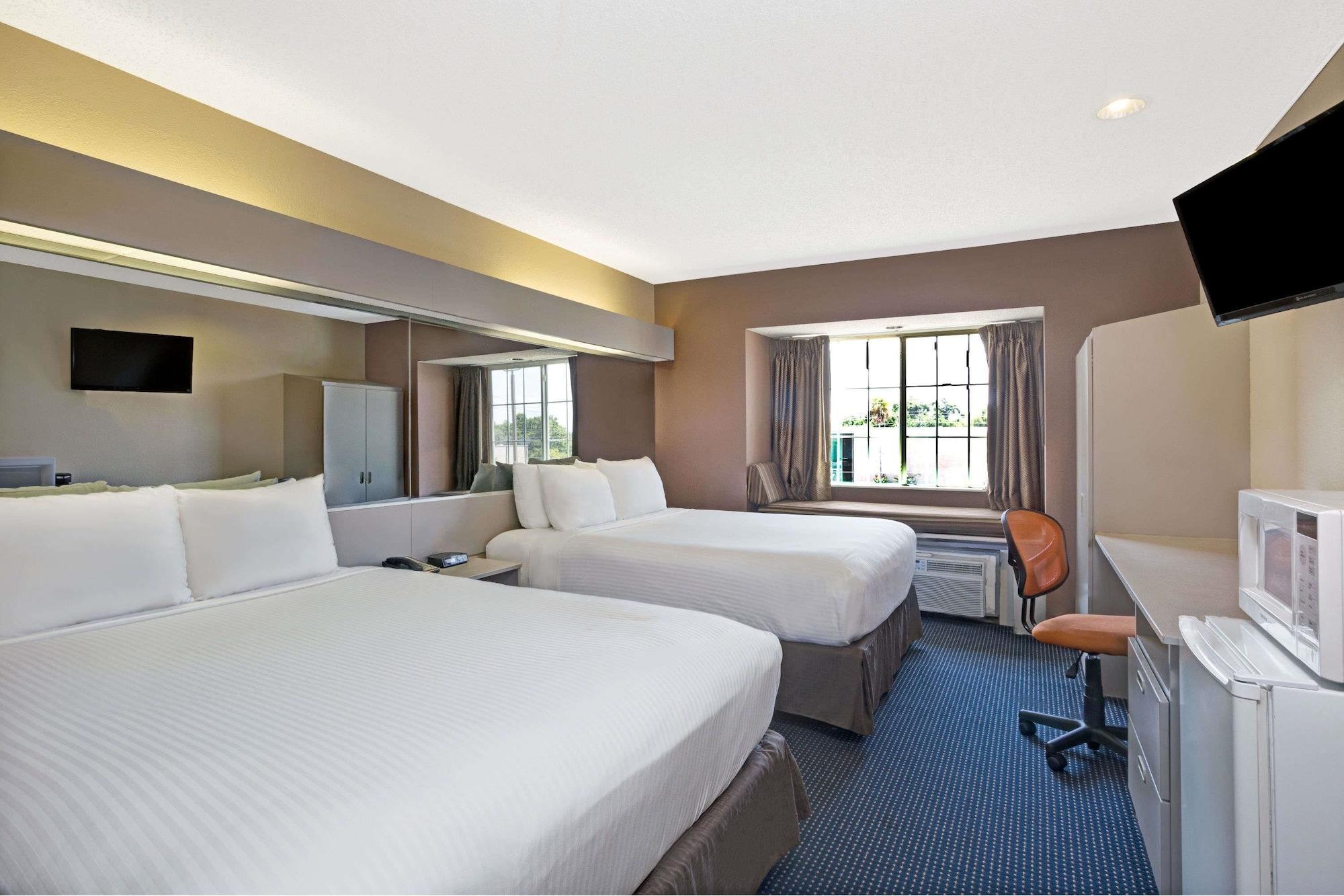 Microtel Inn & Suites By Wyndham Houston/Webster/Nasa/Clearlake Nassau Bay Exterior photo