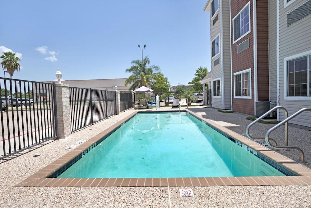 Microtel Inn & Suites By Wyndham Houston/Webster/Nasa/Clearlake Nassau Bay Exterior photo